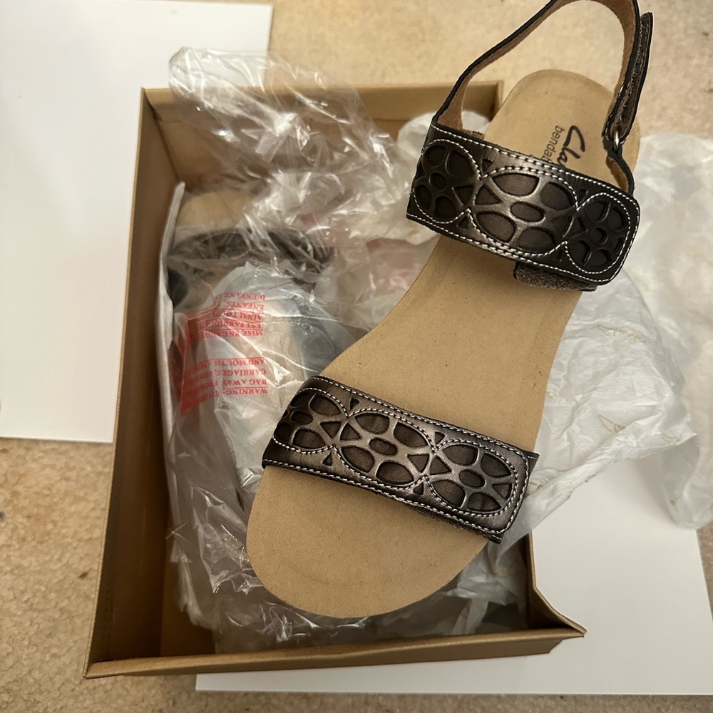 Clarks Black and Tan Sandals